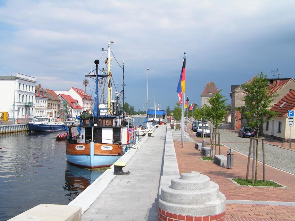 Blick Auf Yachthafen An Der Ostsee Ueckermunde Bagian luar foto